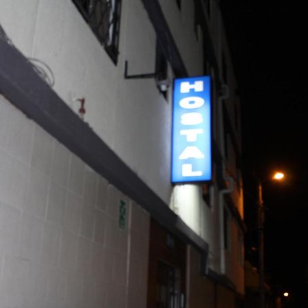 קיטו Julius Hostal, Desde Las 14 Horas Hasta 12 Del Mediodia מראה חיצוני תמונה
