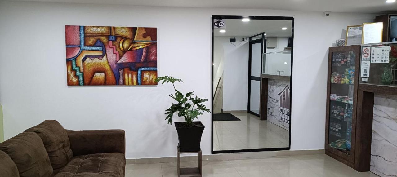 קיטו Julius Hostal, Desde Las 14 Horas Hasta 12 Del Mediodia מראה חיצוני תמונה