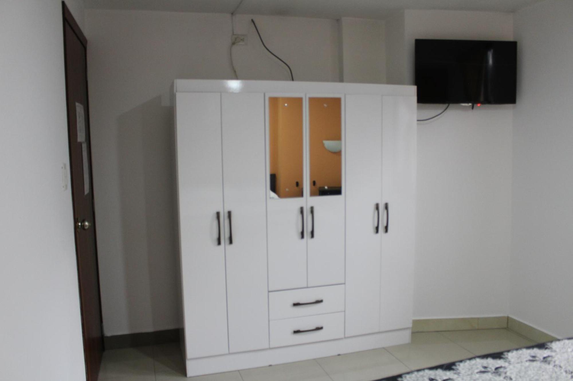 קיטו Julius Hostal, Desde Las 14 Horas Hasta 12 Del Mediodia מראה חיצוני תמונה