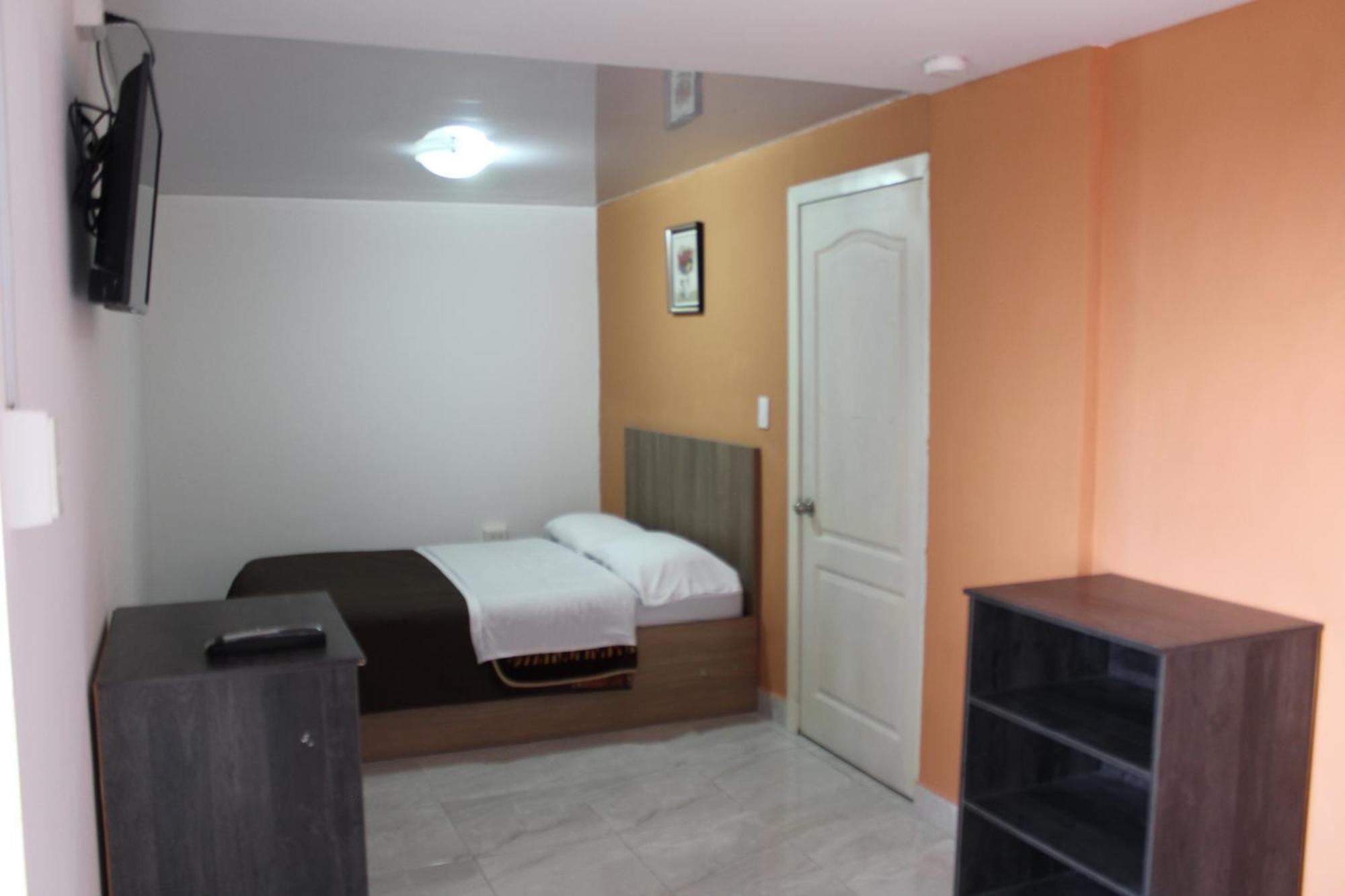 קיטו Julius Hostal, Desde Las 14 Horas Hasta 12 Del Mediodia מראה חיצוני תמונה