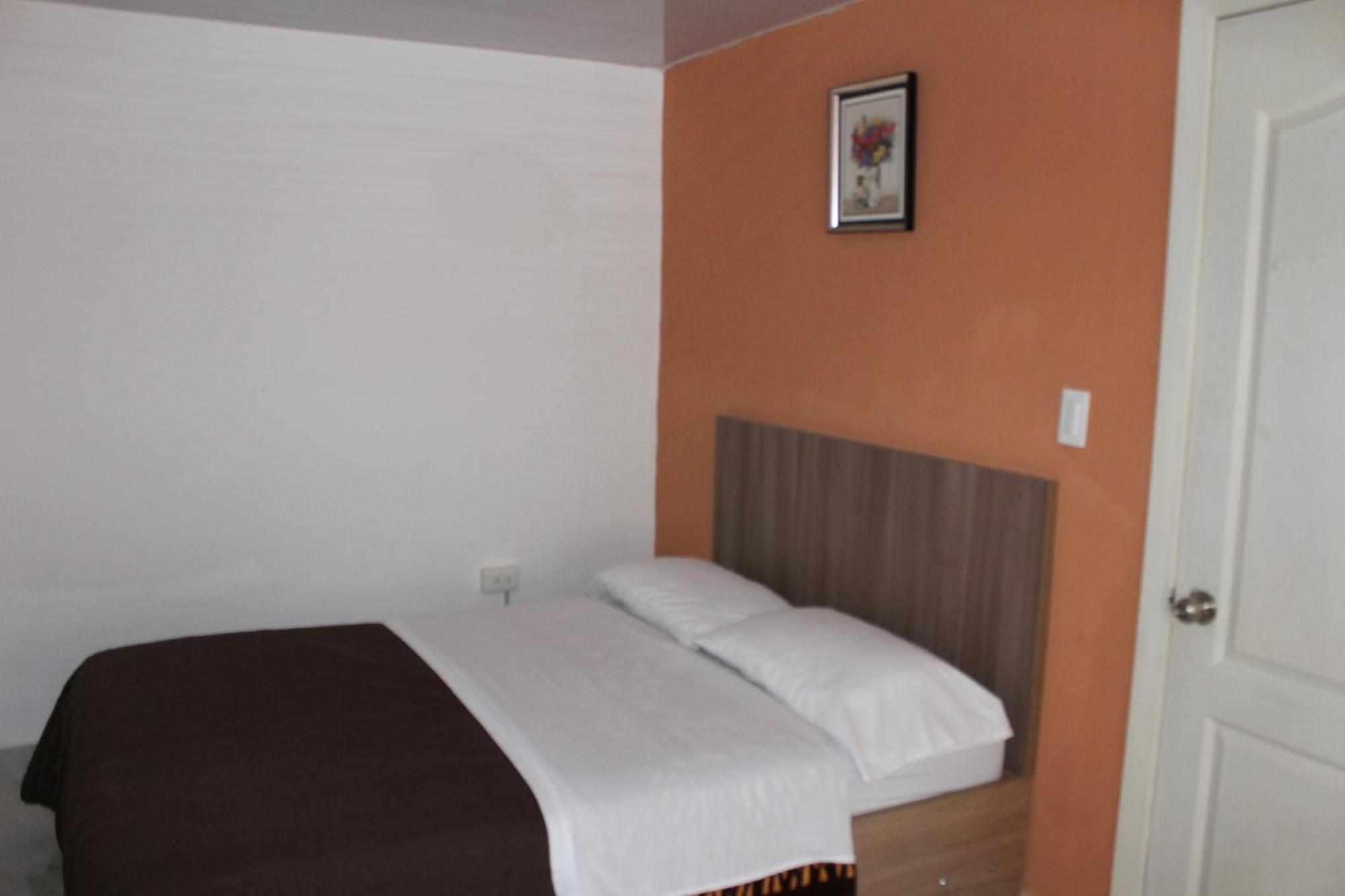 קיטו Julius Hostal, Desde Las 14 Horas Hasta 12 Del Mediodia מראה חיצוני תמונה
