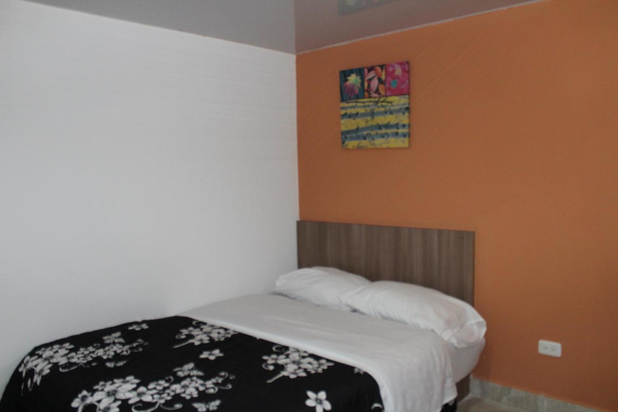 קיטו Julius Hostal, Desde Las 14 Horas Hasta 12 Del Mediodia מראה חיצוני תמונה