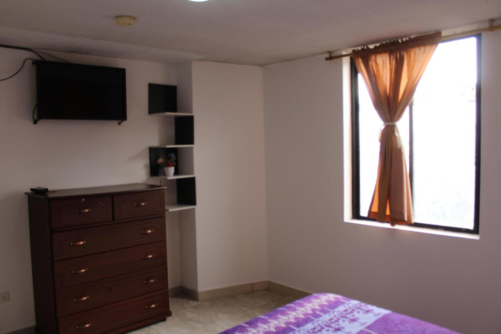 קיטו Julius Hostal, Desde Las 14 Horas Hasta 12 Del Mediodia מראה חיצוני תמונה