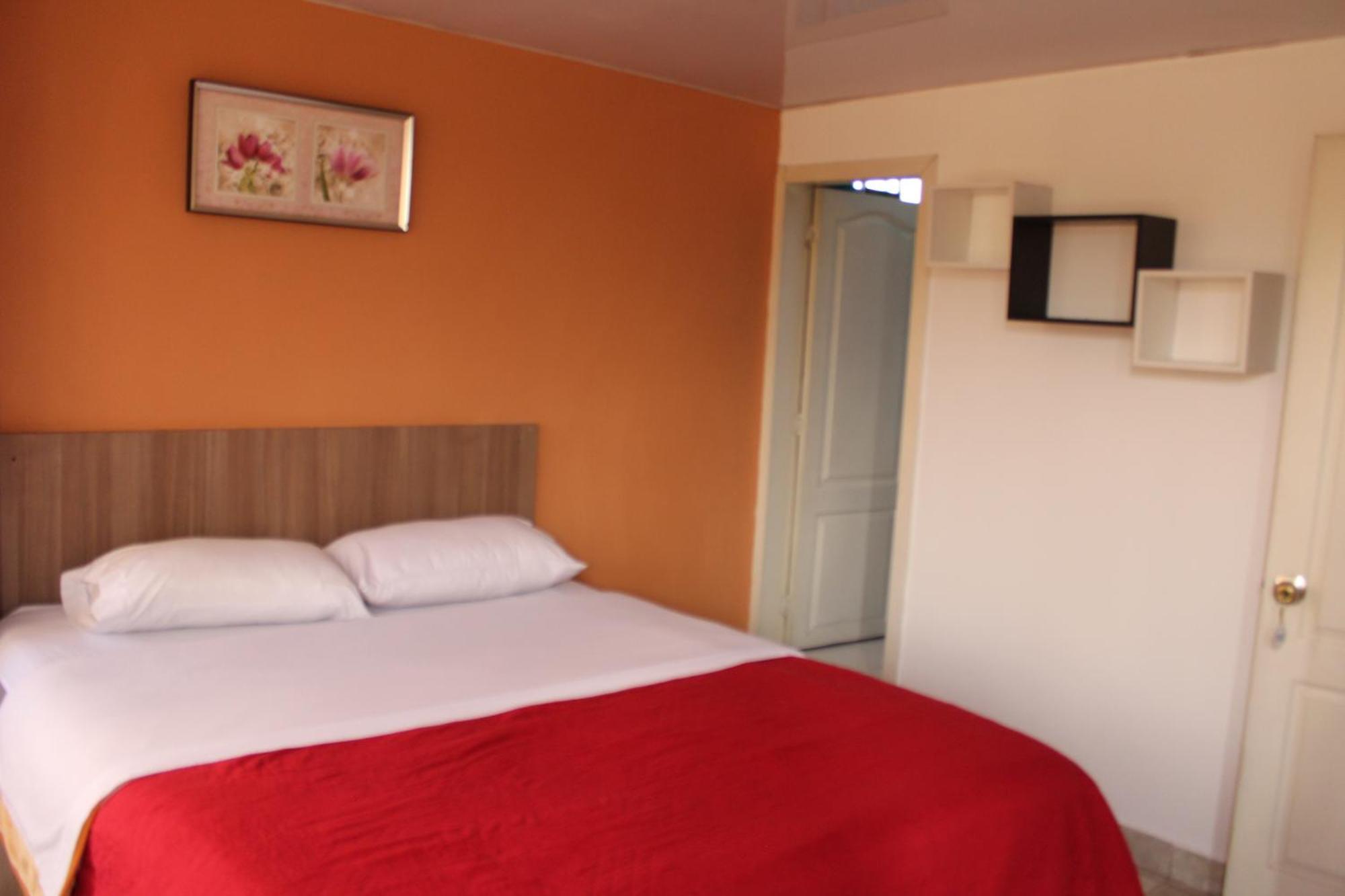 קיטו Julius Hostal, Desde Las 14 Horas Hasta 12 Del Mediodia מראה חיצוני תמונה